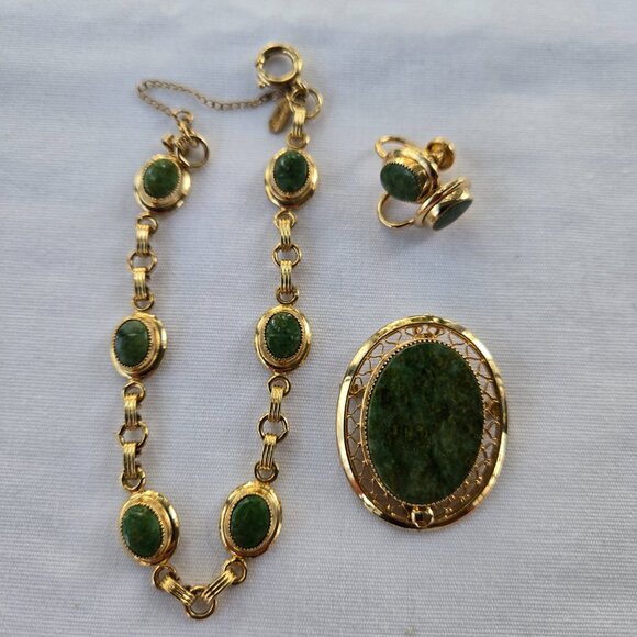 Vintage Sarah Coventry Green Jade Jewelry Set Marked 1/20 12k filled - Picture 3 of 6